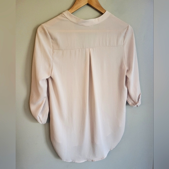 LUSH v-neck cream blouse 3/4 sleeves - Picture 2 of 5